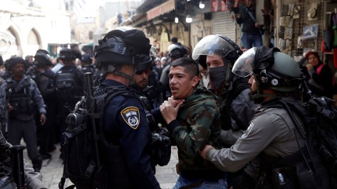 detienen a manifestantes palestinos